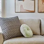 Central Austin Studio Pets Allowed And Free Prkg
