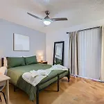 2B Getaway - Sleeps 6 - Pool, Pkg - Walk Dtwn