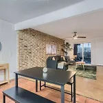 2B Getaway - Sleeps 6 - Pool, Pkg - Walk Dtwn