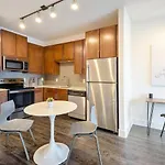 Landing At The Monroe - 2 Bedrooms In Montopolis