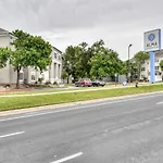 Blueground Gateway Pool Gym Close To Shops Atx-252