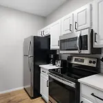 Updated 1Br Condo With Community Pool Near The Domain