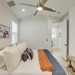 Modern Austin Retreat With Heated Cowboy Pool!