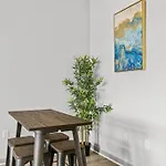 Lux 2B2B With Pool & Parking Near The Heart Of Austin