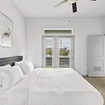 Lux 2B2B With Pool & Parking Near The Heart Of Austin