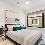 New Modern 3 Bedroom House In Hip East Austin