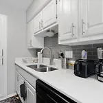 Chic Urban Retreat North Lamar