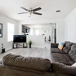 Serenity Home Near Downtown & Airport