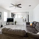 Serenity Home Near Downtown & Airport