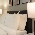 Stylish Downtown Austin Suites With Gym And Pool Access