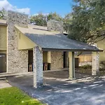 2 Miles To Dt Updated Pet-Friendly Home For Four