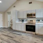 Austin Retreat With Patio And Grill, 6 Mi To Downtown!