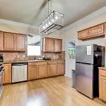 Spacious Home-Queen Suite-Game Room-Movie Room