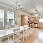 Spacious Home-Queen Suite-Game Room-Movie Room