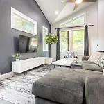 Downtown Mini Mansion - Walk To Rainey
