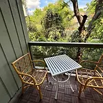 2 Bed With Pool And Creek Views Near Congress Ave