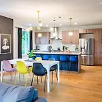 Two-House Private 10Br Compound - Dt 6 Min Drive