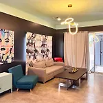 Massive Compound 20 Beds - Rainey St - 6 Min Walk
