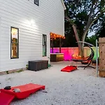 Two-House Private 10Br Compound - Dt 6 Min Drive