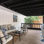 Upstay - Multiple Patio Decks Fenced-In Yard Bbq