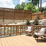 Upstay - Multiple Patio Decks Fenced-In Yard Bbq