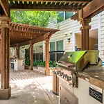 Prime Soco King Bed 1Br & 2Br Suites W Gym, Pickleball, Laundry