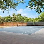 6 Min To Dt~Pool~Free Parking~2King Bed & 2Bath