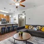 1Br Haven:Pool/Gym/Free Wi-Fi/ Walk To Shops