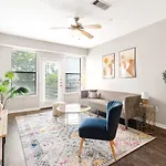 Modern 2B Near Downtown With Pool And Cozy King Beds