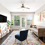 Modern 2B Near Downtown With Pool And Cozy King Beds