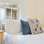 Charming Vintage House In Zilker With Hot Tub And Parking