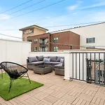 Urban Oasis 1 Mile From Ut Plus Garage And Rooftop