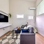 Extended Stay Retreat - Cozy Yet Spacious Tiny Gem