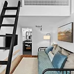 Spacious And Bright With Deck Walkable To 6Th St