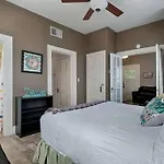 Fenced Backyard! Downtown Austin, 2 Blocks To 6Thst