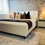 Luxury Combined Homes - Downtown Access - Balcony