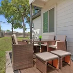 Luxury Combined Homes - Downtown Access - Balcony