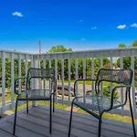 Luxury L Easy To Downtown L Balcony L Fireplace