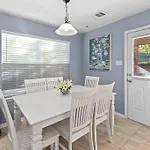 Luxury Farmhouse - 10 Min From Dt - Sleeps 10