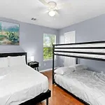Luxury Farmhouse - 10 Min From Dt - Sleeps 10