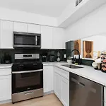 Mcm Condo By Soco,Sola With Patio