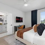 Mega Sized Luxury - Up To 24 Ppl - Downtown Access