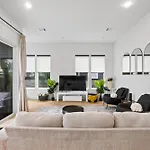 Rainey St Retreat - Cowboy Pool & Urban Chic