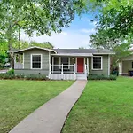 Quaint 3 Bedroom House With Huge Yard