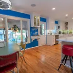 South Central, Barton Springs, Broken Spoke & Much More, Dogs Ok, 4 Bedroom-3Bath