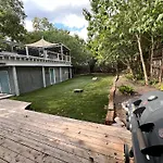 Authentic Austin Pad With Roof-Top Deck Bar