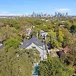 Soco Villa - Backyard - Balconies - Dt Austin