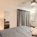 Walkable Dtwn 2B Getaway - Sleeps 5 - Pool, Prkg