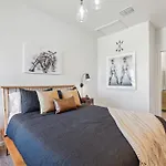 Barton By Avantstay Lake Views W Hot Tub Pool Ping Pong