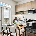 Luxurious New Unit 1Bd1Ba Pool, Golf Sim